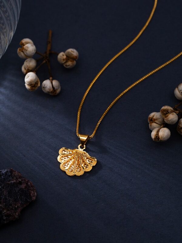 Golden Seashell Filigree Pendant Necklace