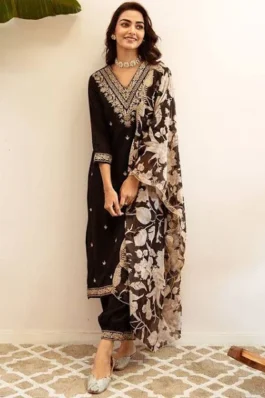 Noor Black Embroidered Kurta Set with Organza Dupatta